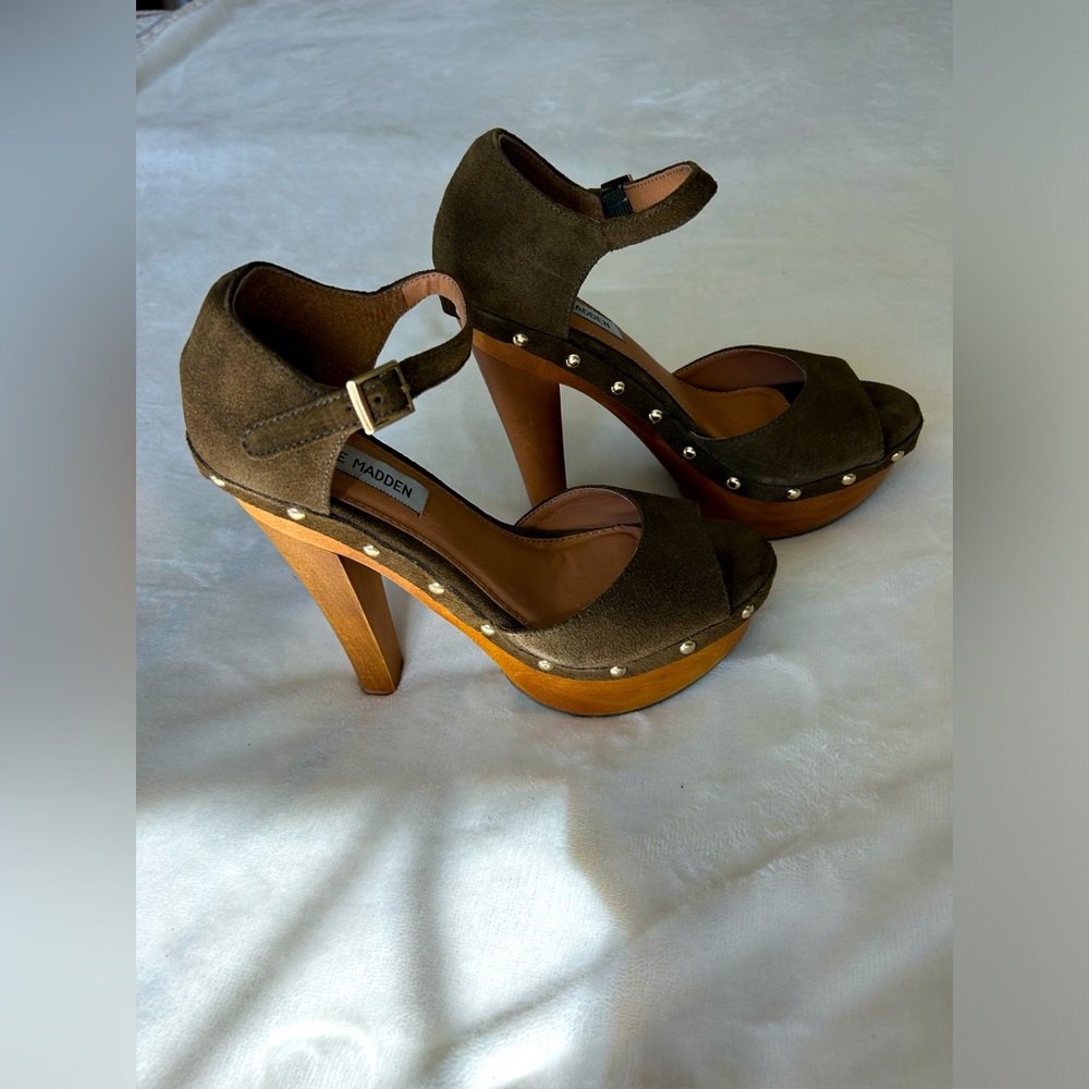 Steve Madden green suede wood heals. Size 6
